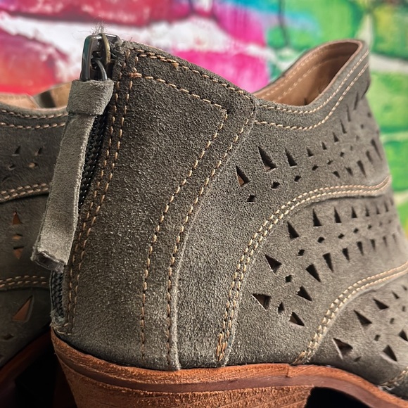 Sofft Ankle Bootie “Westwood II” - Picture 3 of 13